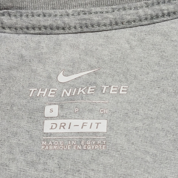 NWOT ... Nike Gray Shirt / T-shirt 👕 - Picture 3 of 7